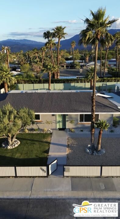 505 E Molino Road, Palm Springs CA: https://media.crmls.org/mediaz/a5c840e6-a09e-44d5-ada3-74943743f645.jpg