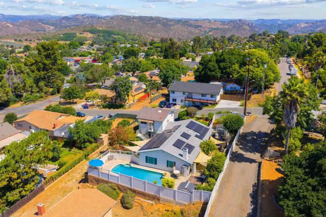 Detail Gallery Image 2 of 34 For 425 E Dougherty St, Fallbrook,  CA 92028 - 4 Beds | 2/1 Baths