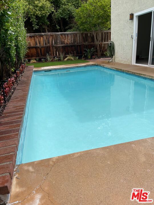 603 Racquet Club Lane, Thousand Oaks CA: https://media.crmls.org/mediaz/a5ca2235-0ce9-4c4e-abc6-d75cc9c86669.jpg