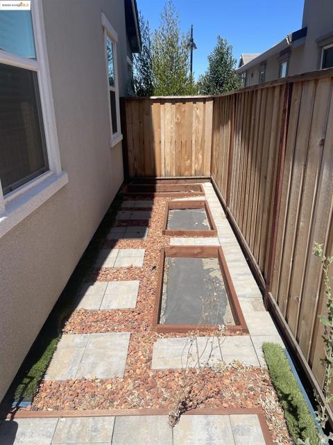 5444 Spring Mountain Ln, Antioch CA: https://media.crmls.org/mediaz/a5caea7d-c2ce-4648-8b85-7aad2f1bf0b3.jpg
