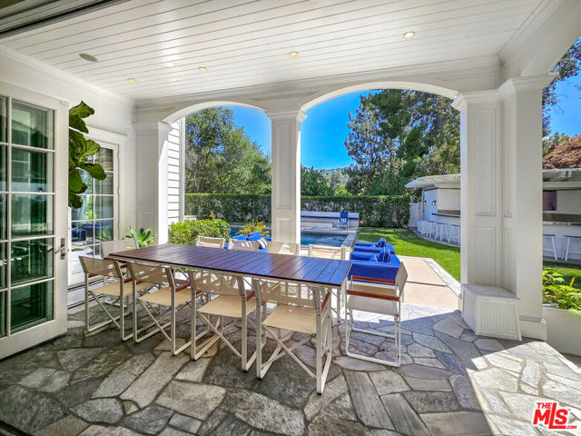 3815 Valley Meadow Road, Encino CA: https://media.crmls.org/mediaz/a5cb533e-1814-41b0-8896-51277d3729ba.jpg