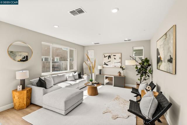 612 Farmstead Drive, Vacaville CA: https://media.crmls.org/mediaz/a5cbe2be-2c9b-410d-be6e-836fc027f6dc.jpg