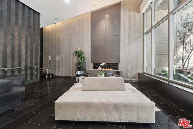 1155 S Grand Avenue, Los Angeles CA: https://media.crmls.org/mediaz/a5cc0500-e439-4e37-888f-840db23e8f3d.jpg
