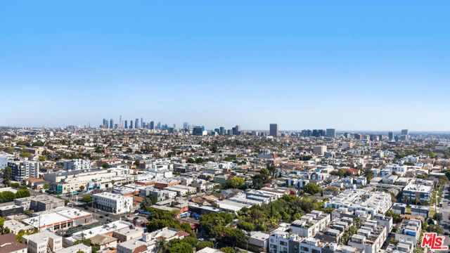 733 N Gramercy Place, Los Angeles CA: https://media.crmls.org/mediaz/a5cc0d85-a998-4b67-84d6-e7052d4bbd30.jpg