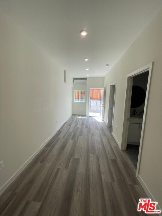 4546 W 17th Street, Los Angeles CA: https://media.crmls.org/mediaz/a5cc3d4d-45f1-4b6b-89c8-280979b079a9.jpg
