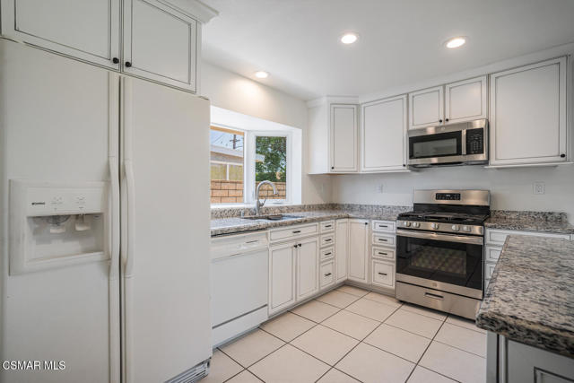 86 Teasdale Street, Thousand Oaks CA: https://media.crmls.org/mediaz/a5ccdbdf-413a-4b2f-b9d8-a53b14120f71.jpg