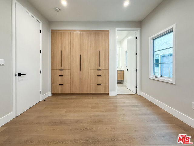 150 N Arnaz Drive, Beverly Hills CA: https://media.crmls.org/mediaz/a5cd3148-a77b-40e1-a483-ae07484c442c.jpg