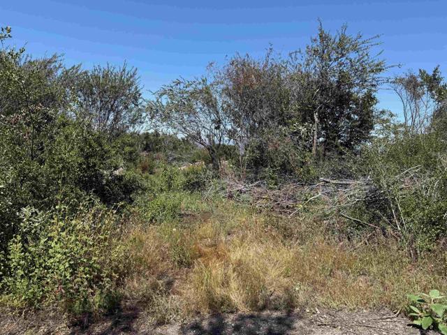 17441 Dos Picos Park Road, Ramona CA: https://media.crmls.org/mediaz/a5cd39a5-fe15-4b30-93c1-5eea404eeb1d.jpg