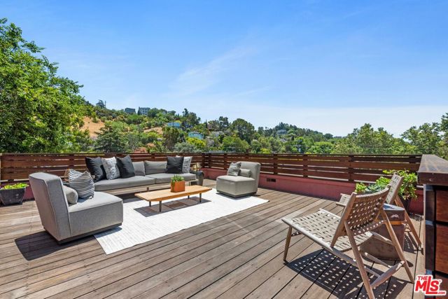 2116 Princeton Avenue, Los Angeles CA: https://media.crmls.org/mediaz/a5cdbe68-289f-4742-8f3c-5ad64c80e582.jpg