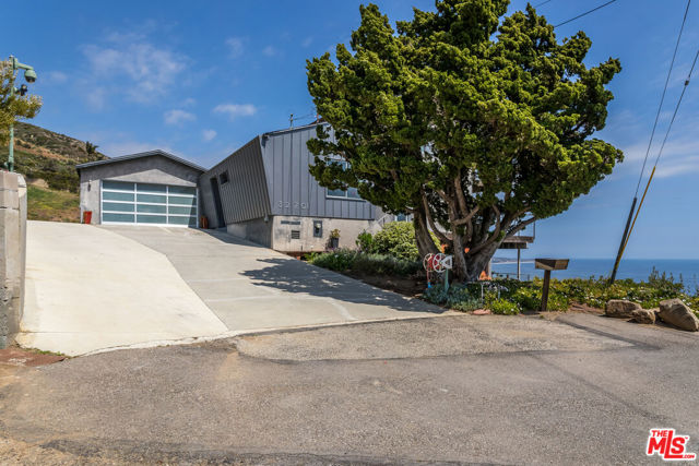 32701 Vista De Los Ondas Street, Malibu CA: https://media.crmls.org/mediaz/a5cdeb32-cc9c-4273-be55-e35e19fd0a51.jpg