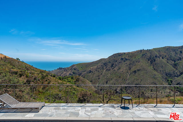 1120 Cumbre Alta Court, Pacific Palisades CA: https://media.crmls.org/mediaz/a5ce5f61-bf07-4dd7-83da-71bac250a1c7.jpg