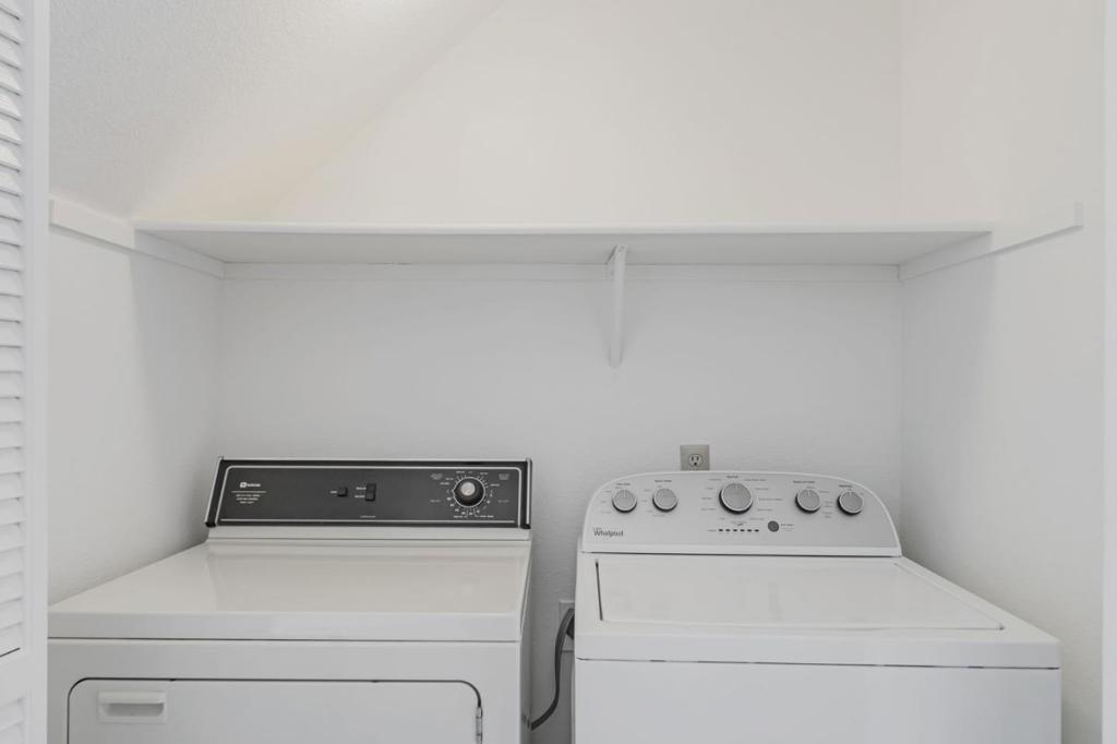 https://media.crmls.org/mediaz/a5ce8f0f-663a-435a-8a06-644b3b028e83.jpg?preset=X-Large