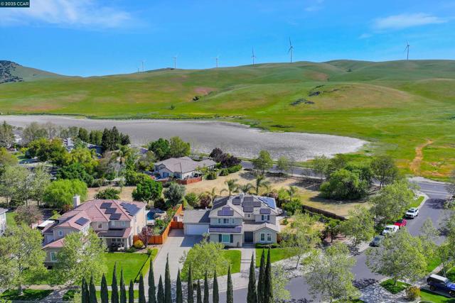 2121 Bluffs Dr, Livermore CA: https://media.crmls.org/mediaz/a5ced27b-a57e-4a08-8d22-7bcb67bfce97.jpg