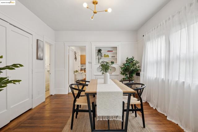 747 St, Oakland CA: https://media.crmls.org/mediaz/a5cf13b7-a8ab-4459-bc6a-d350a3675717.jpg