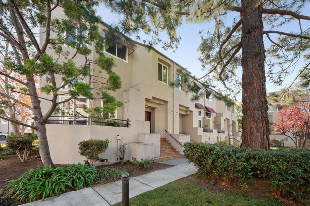 104 E Court Lane, Foster City CA: https://media.crmls.org/mediaz/a5cf9edf-accb-4b15-8ada-32b911d51b9a.jpg