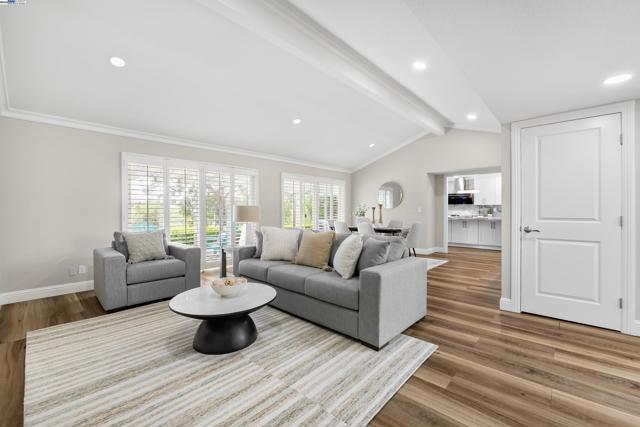 553 Saint George Rd, Danville CA: https://media.crmls.org/mediaz/a5cfa385-8563-42d2-98f4-1213690d7135.jpg