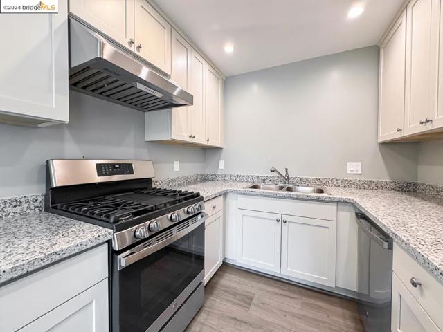 Image 33 of 46 For 4124 Lyon Ave