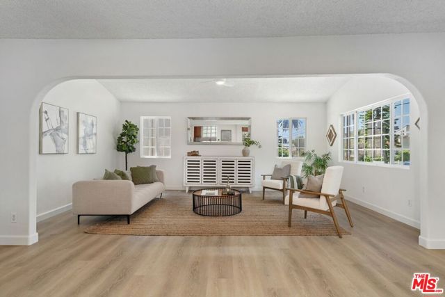 3588 Helms Avenue, Culver City CA: https://media.crmls.org/mediaz/a5d0972a-52ab-4382-a23b-d14902e899c8.jpg