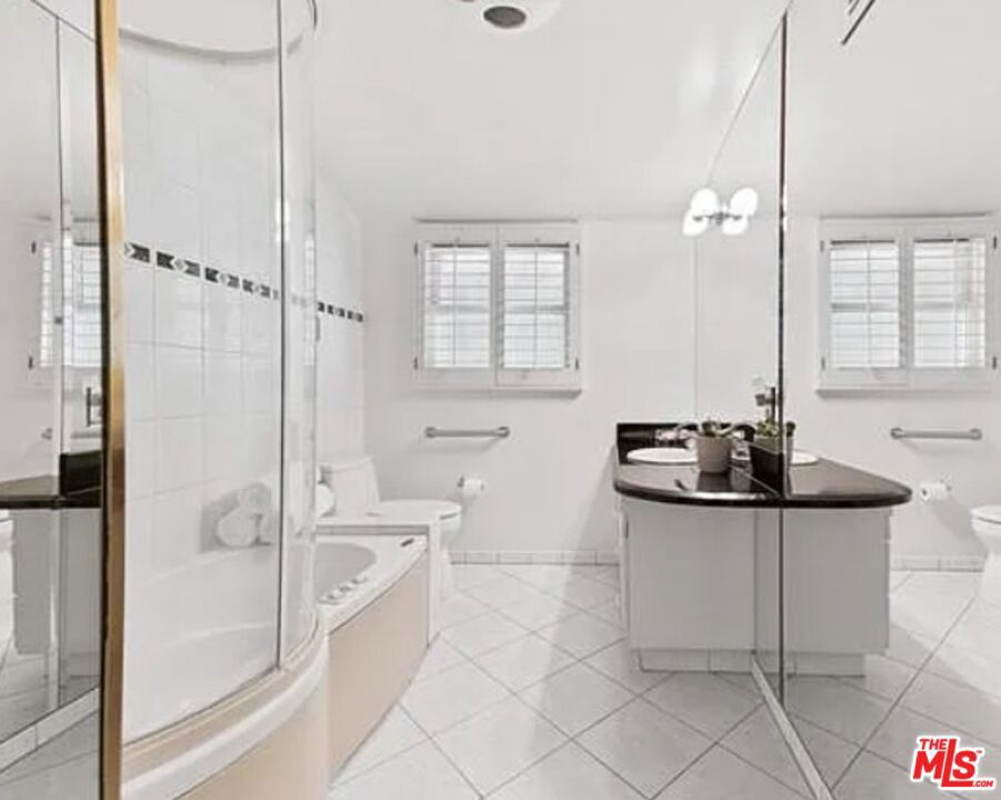 https://media.crmls.org/mediaz/a5d0e890-d01f-49ca-bcba-0eff8e767fed.jpg?preset=X-Large