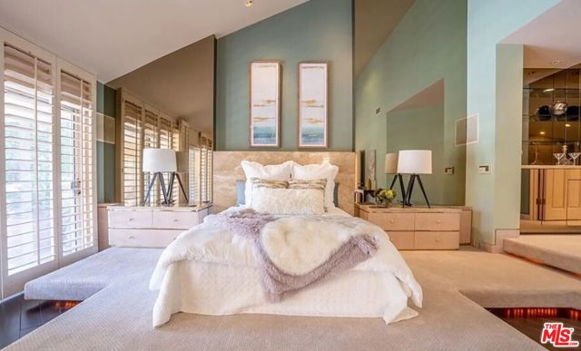 10214 Candleberry Lane, Northridge CA: https://media.crmls.org/mediaz/a5d0f037-b9af-472d-9f3a-4ea126de9eda.jpg