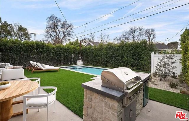 4453 Gentry Avenue, Valley Village CA: https://media.crmls.org/mediaz/a5d10367-7eed-4241-a909-c4312b61bb0d.jpg