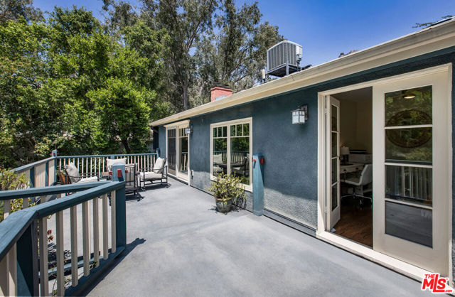 2555 N Altadena Drive, Altadena CA: https://media.crmls.org/mediaz/a5d1764c-4452-43a5-87d1-f3d8dfcfc6e7.jpg
