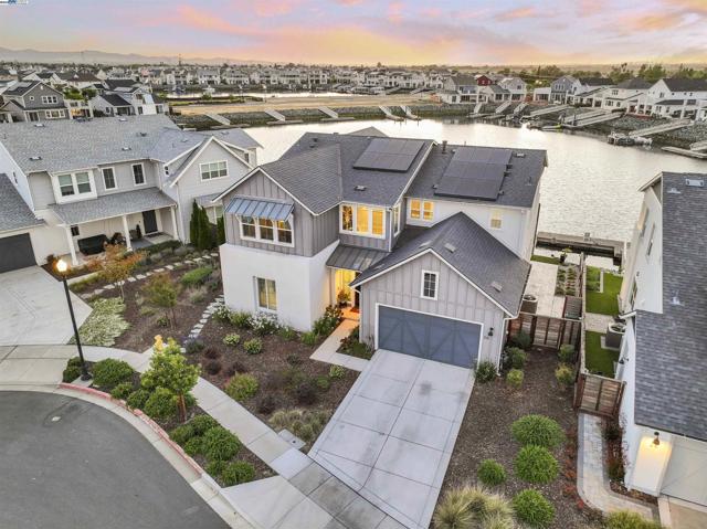 30 Grey Whale Pl, Bethel Island CA: https://media.crmls.org/mediaz/a5d1b904-a42d-40fc-aaeb-e3eaf8efdd8e.jpg