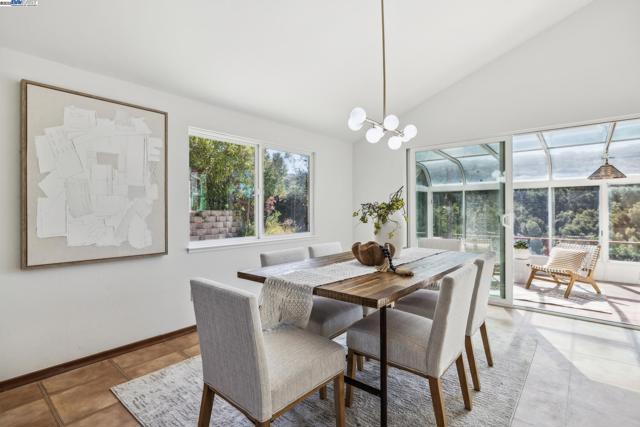 3483 Skyline Dr, Hayward CA: https://media.crmls.org/mediaz/a5d1f232-81be-4386-b52f-097e0ebf539e.jpg