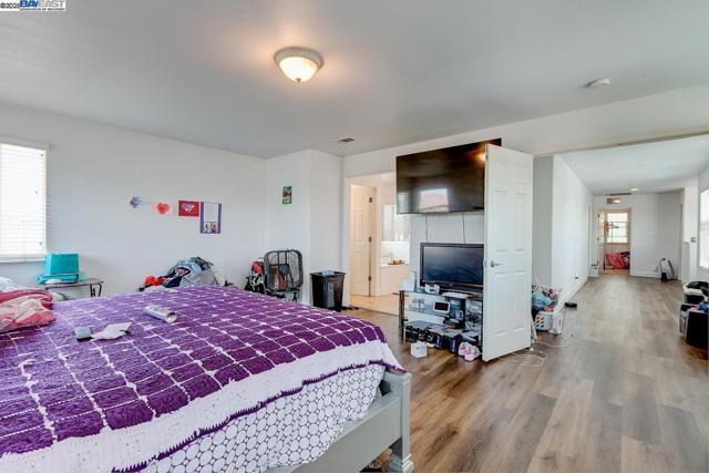 53 Puffin Cir, Oakley CA: https://media.crmls.org/mediaz/a5d24b8c-f98a-4e25-9b95-5fef9f5ecc64.jpg