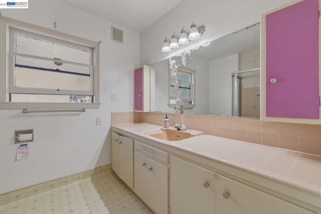 3890 Serrano St, Martinez CA: https://media.crmls.org/mediaz/a5d253e5-bd1c-4398-acf3-d4acb6b2d7e8.jpg