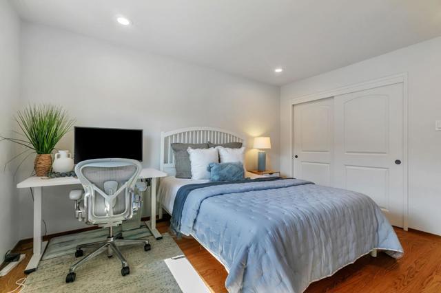 3300 Plateau Drive, Belmont CA: https://media.crmls.org/mediaz/a5d2e4ae-6468-49d1-8e29-794296a2875f.jpg
