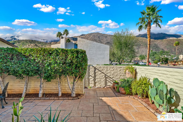 2102 South Via Mazatlan, Palm Springs