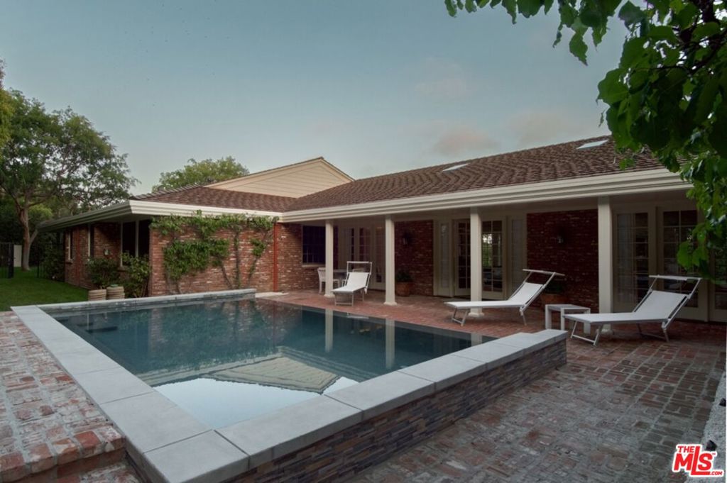 1121 N Beverly Drive — Ranch