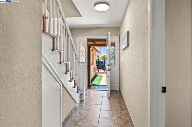 28399 CUBBERLEY CT, Hayward CA: https://media.crmls.org/mediaz/a5d3eb2f-3d7c-4659-907d-8d86cecd0710.jpg