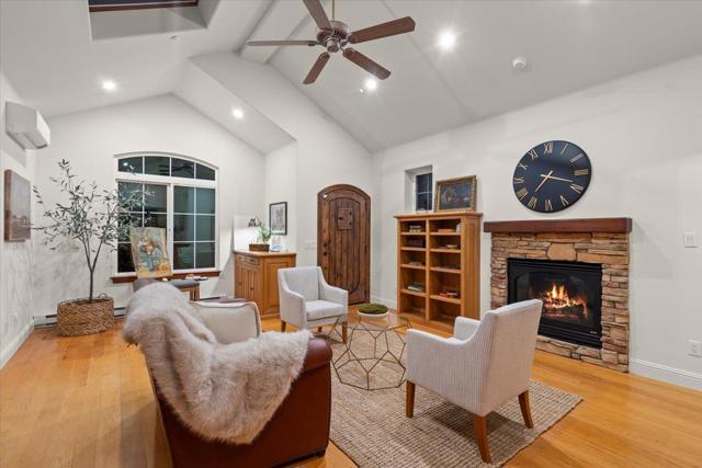 1750 Vista Del Sur, Gilroy CA: https://media.crmls.org/mediaz/a5d41228-4783-41d2-b9ae-ecd5374a9aae.jpg