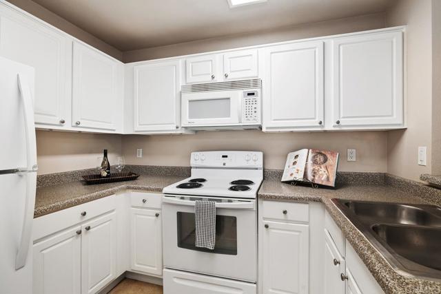 Detail Gallery Image 10 of 37 For 7565 Charmant Dr #615,  San Diego,  CA 92122 - 2 Beds | 2 Baths