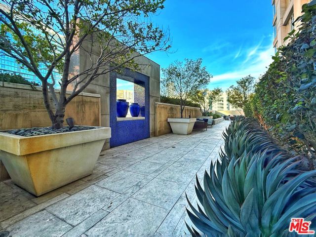 717 W Olympic Boulevard, Los Angeles CA: https://media.crmls.org/mediaz/a5d49ac4-08b2-4cd4-892b-fe247bf00d2c.jpg