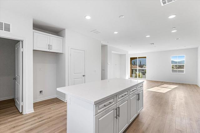 8608 Amherst St, Santee CA: https://media.crmls.org/mediaz/a5d4a91f-ff63-4bd9-9564-97eab6e8f4fe.jpg
