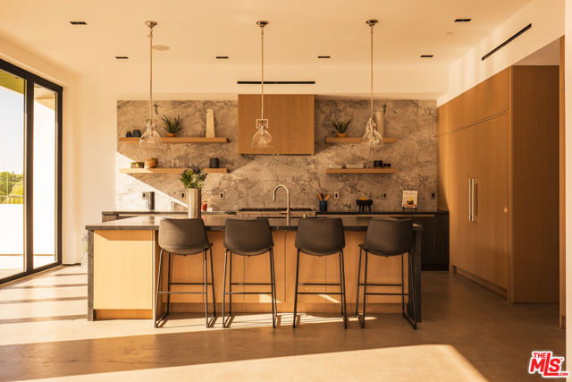 3920 Knobhill Drive, Sherman Oaks CA: https://media.crmls.org/mediaz/a5d4a972-18d2-4db5-82e2-36da3bafecd4.jpg
