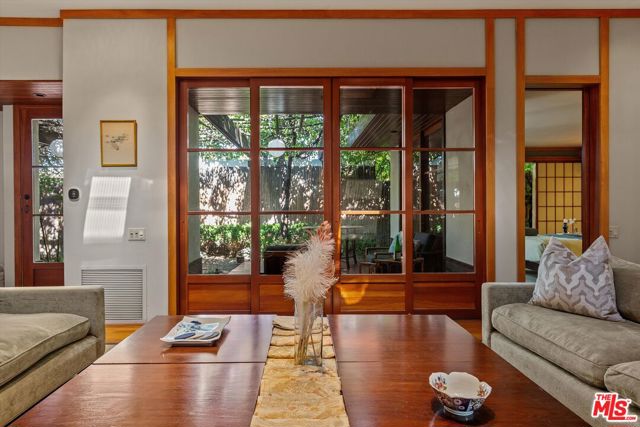 465 N Calle Rolph, Palm Springs CA: https://media.crmls.org/mediaz/a5d5afdb-ba24-4008-9362-5f53bc1e09dd.jpg