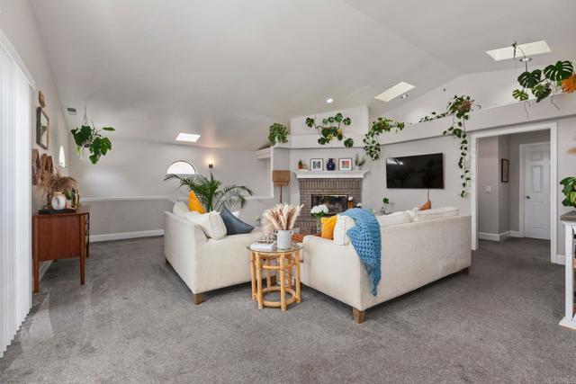 Detail Gallery Image 14 of 36 For 4556 Cove Dr, Carlsbad,  CA 92008 - 3 Beds | 3 Baths