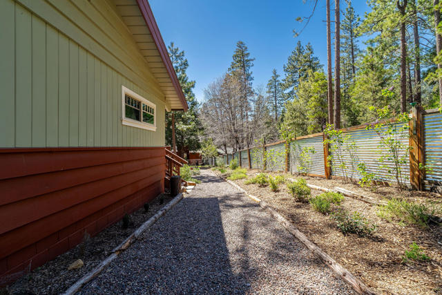 25445 Palomar Road, Idyllwild CA: https://media.crmls.org/mediaz/a5d64831-fb72-4bcc-bea6-b450a9d34e51.jpg