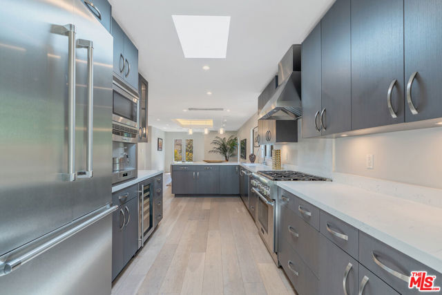 2829 Westbrook Avenue, Los Angeles CA: https://media.crmls.org/mediaz/a5d6c41e-7e6d-4a09-af46-b50b04077d59.jpg