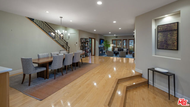 4115 Roma Court, Marina del Rey CA: https://media.crmls.org/mediaz/a5d6dd86-e547-4894-bc80-e141e20cbe99.jpg