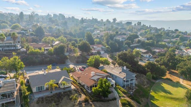 15425 Vista Vicente Dr, San Diego CA: https://media.crmls.org/mediaz/a5d746f2-d4c1-428e-a015-0b1dd6f33fba.jpg