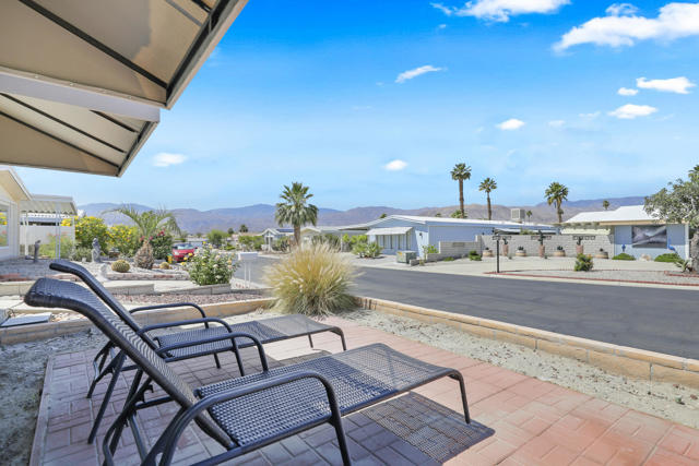 39780 Black Mesa Lane, Palm Desert CA: https://media.crmls.org/mediaz/a5d78f6b-6743-435b-acbd-e35714452f0b.jpg
