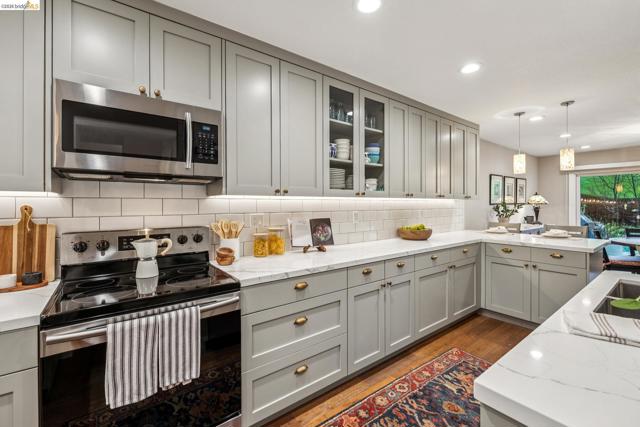 2090 Shady Creek Pl., Danville CA: https://media.crmls.org/mediaz/a5d7e77b-bf9c-4b7f-9408-ccacc0393673.jpg