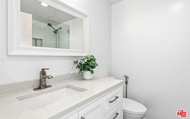 11862 Starfish Lane, Malibu CA: https://media.crmls.org/mediaz/a5d82348-bb3a-4995-80af-6a897cfa5fe9.jpg