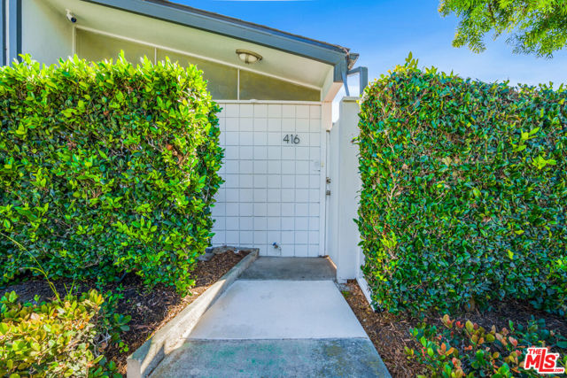 416 Bolero Way, Newport Beach CA: https://media.crmls.org/mediaz/a5d84132-8202-4387-932c-41fd5d23e57d.jpg