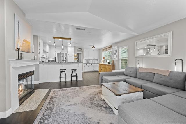 1846 Corte Pulsera, Oceanside CA: https://media.crmls.org/mediaz/a5d86972-b143-434b-a354-11cfb9eaa8a9.jpg